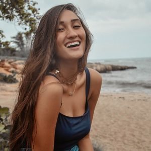 Meet your Posher, Elise